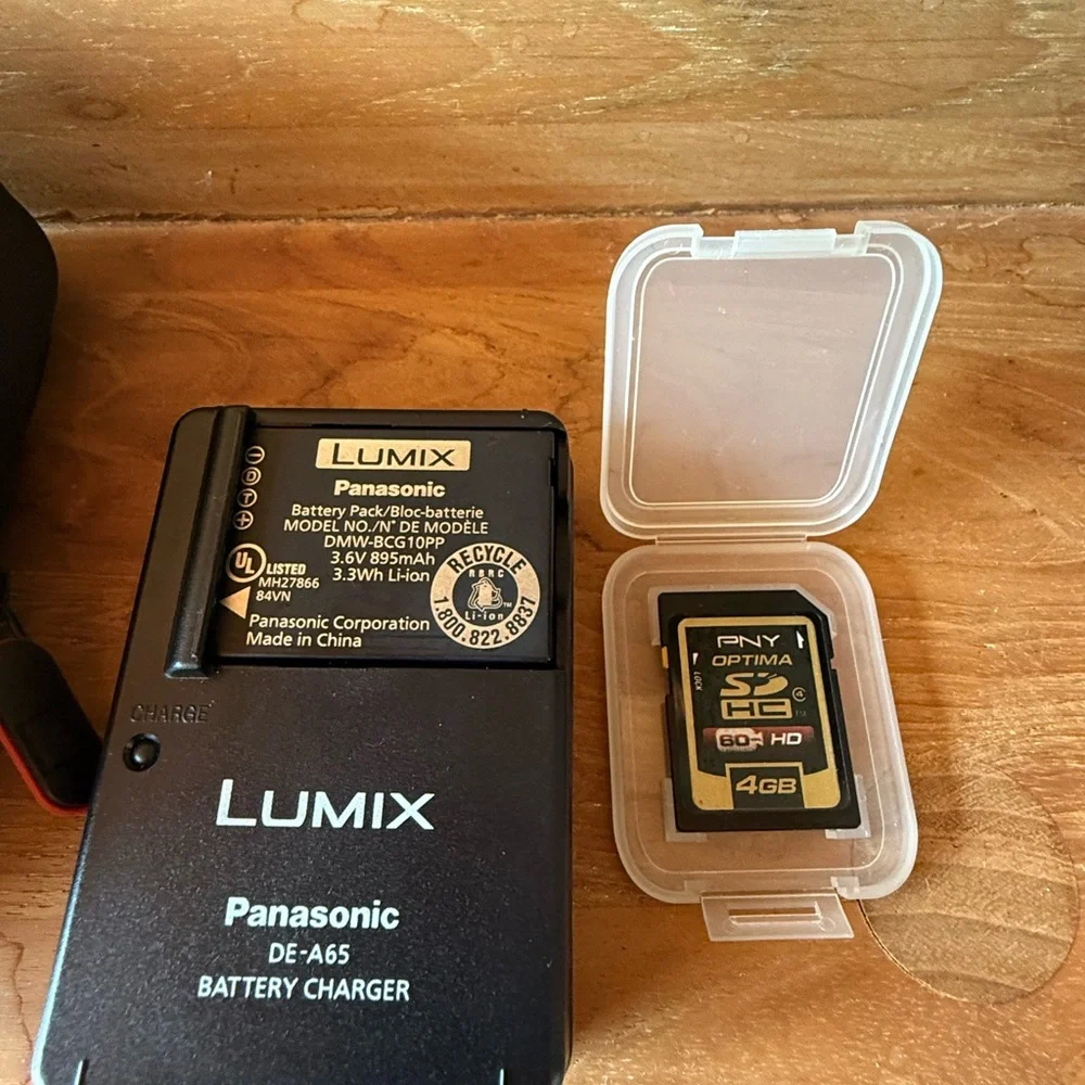 Excellent Condition: Panasonic Lumix digital camera with all accessories